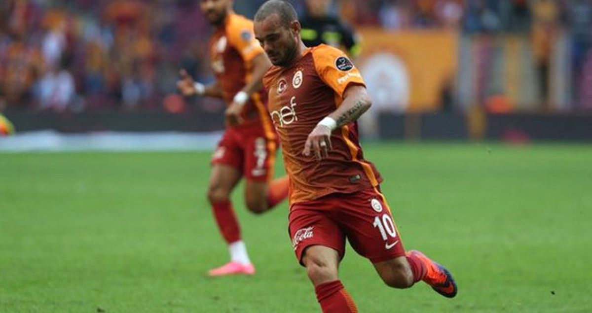Sürekli Şut Çeken Sneijder İçin Takım Arkadaşları: Böyle Forvet Arkası Olmaz