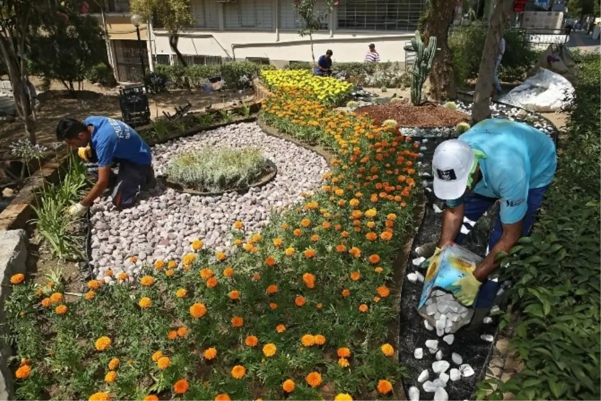 Taçsız Kral\'ın Heykeli Açılıyor