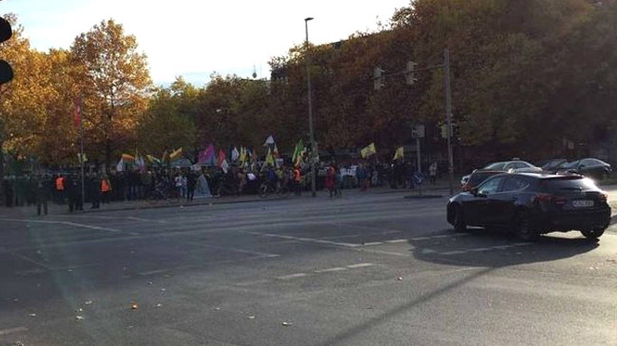 Türkiye\'nin Hannover Başkonsolosluğu Personeline Ait Araç Kundaklandı