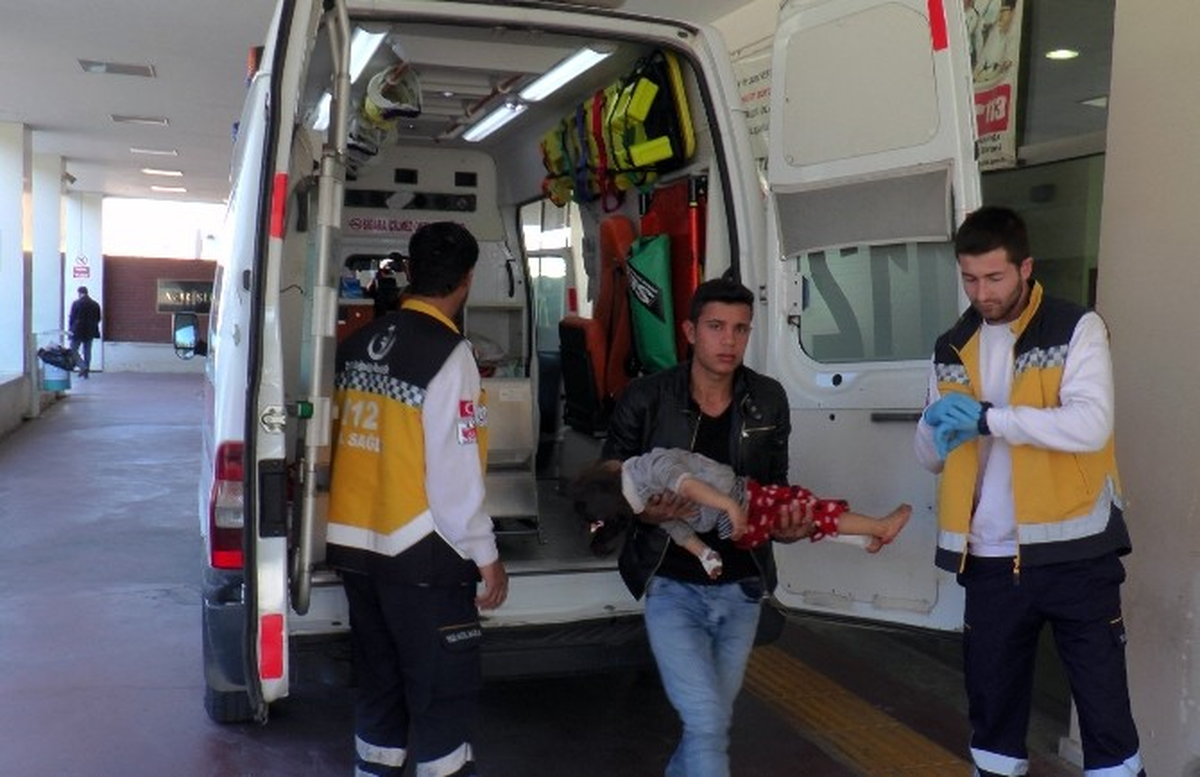Üzerine Mutfak Rafı Devrilen Çocuk Yaralandı