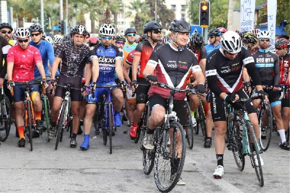 Veloturk Gran Fondo Çeşme\'de 837 Bisikletçi Yarıştı