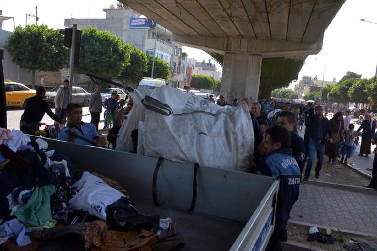 Zabıtanın Müdahale Ettiği İşportacıların Malları Yağmalandı