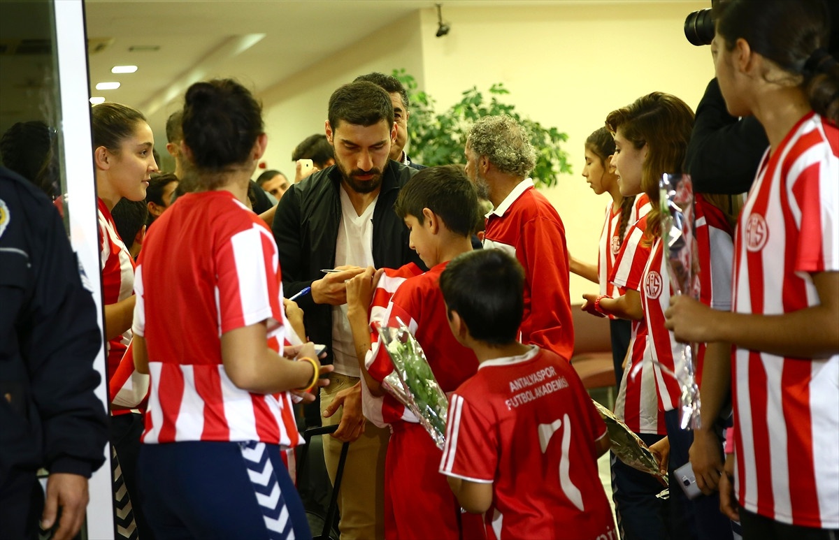 A Milli Futbol Takımı Kafilesi, Antalya\'da