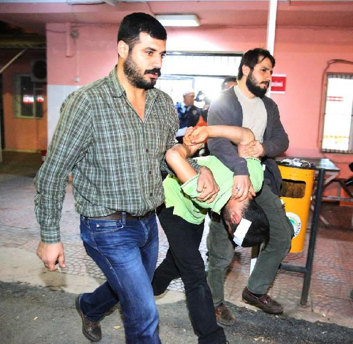 Adana\'da Polisin Şehit Edilmesiyle İlgili 1 Gözaltı
