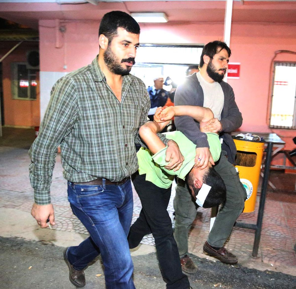 Adana\'da Polisin Şehit Edilmesiyle İlgili 1 Gözaltı