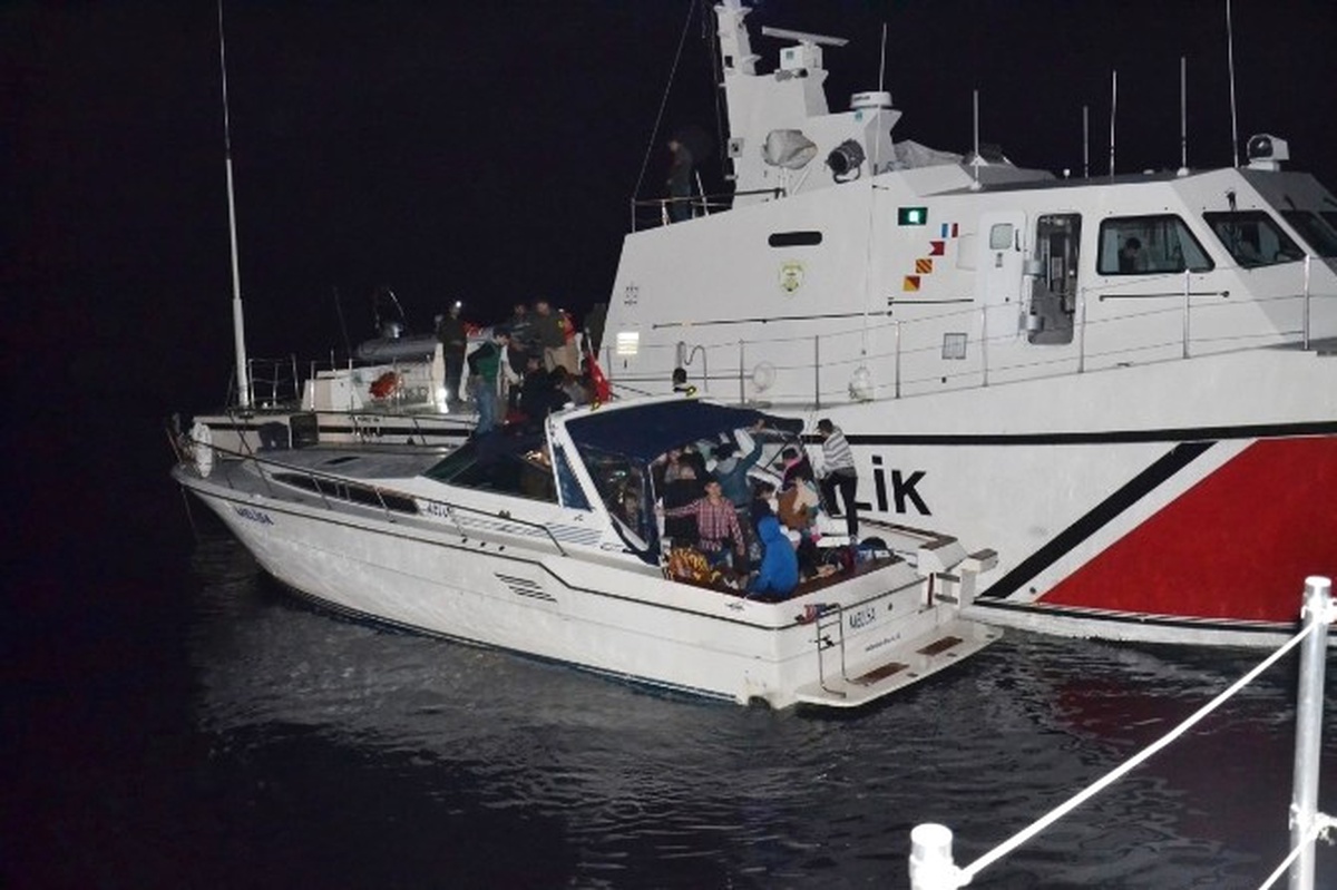 Akdeniz\'de 40\'ı Çocuk 100 Düzensiz Göçmen KKTC Yolunda Yakalandı