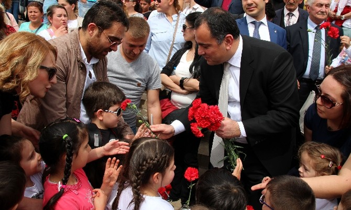 Anadan Ata\'ya Çiçek" Karşıkaya\'dan Geliyor