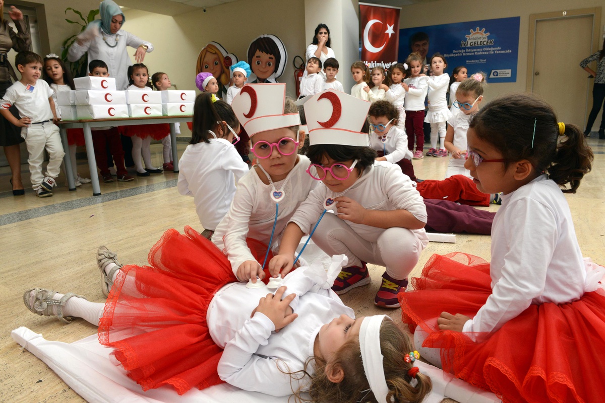 Antalya Büyükşehir\'in minikleri Kızılay Haftasını kutladı