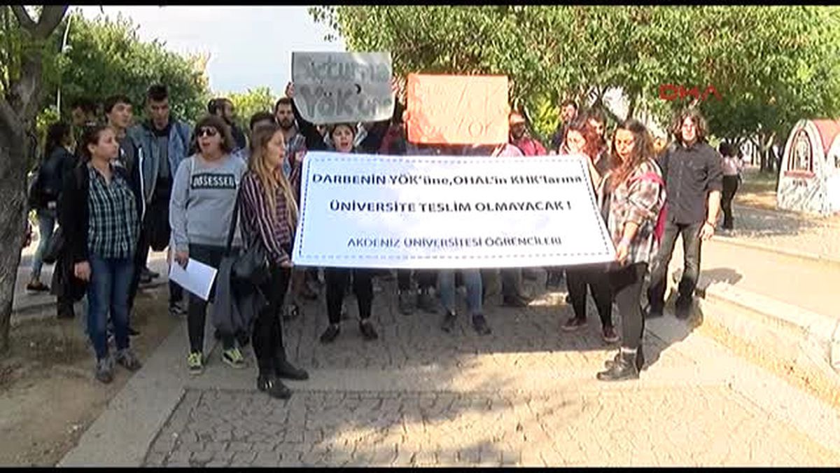 Antalya- Öğrenciler YÖK\'ü Protesto Etti