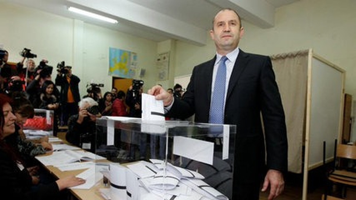 Bulgaristan\'da Cumhurbaşkanı Seçimi İkinci Tura Kaldı