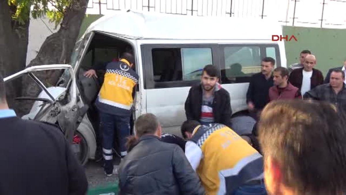 Bursa Ağaca Çarpan Minibüste Can Pazarı