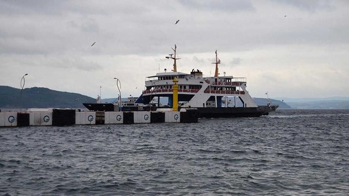 Çanakkale\'de Feribot Seferlerine Fırtına Engeli