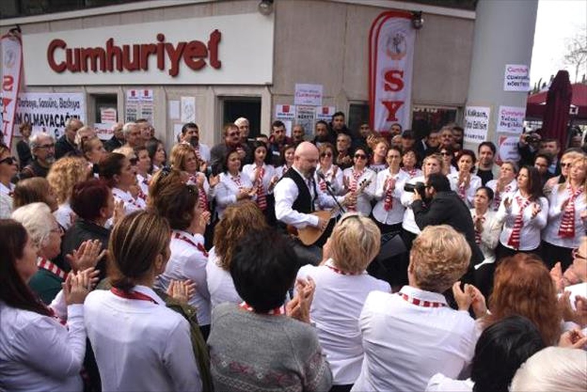 Cumhuriyet Gazetesi\'ne Destek Nöbeti... (2)