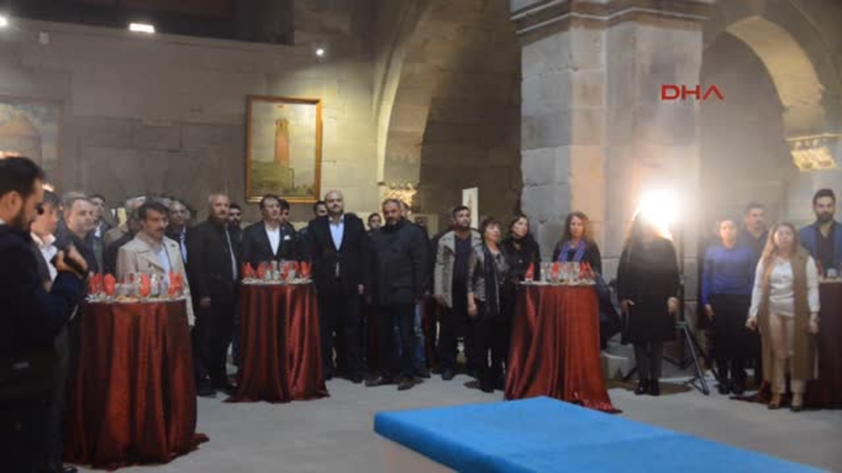 Erzurum Tarihi Yakutiye Medresesi\'nde Ehram Defilesi