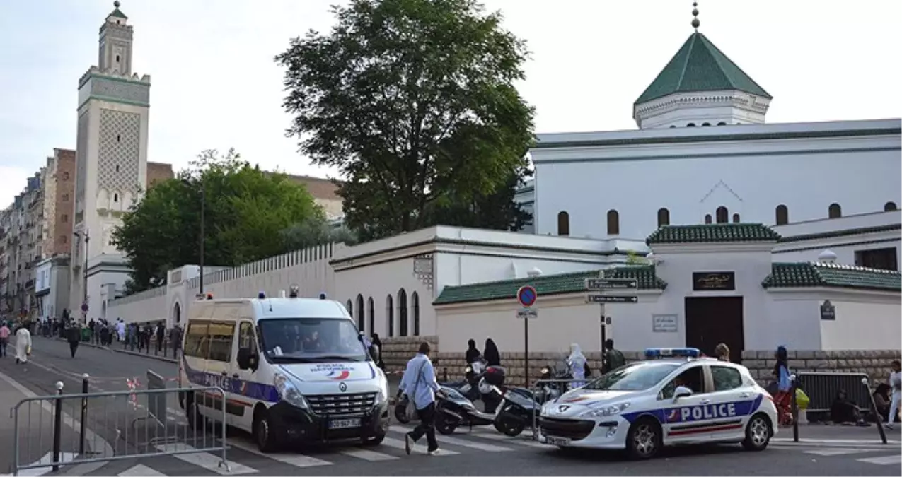 Fransa İçişleri Bakanı: Daha Fazla Cami ve Mescid Kapatılabilir