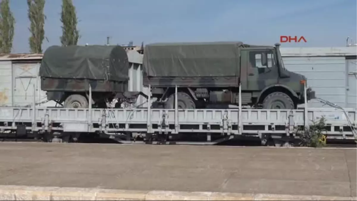 Gaziantep- Silopi\'ye Sevk Edilen Askeri Araçlar Gaziantep\'te