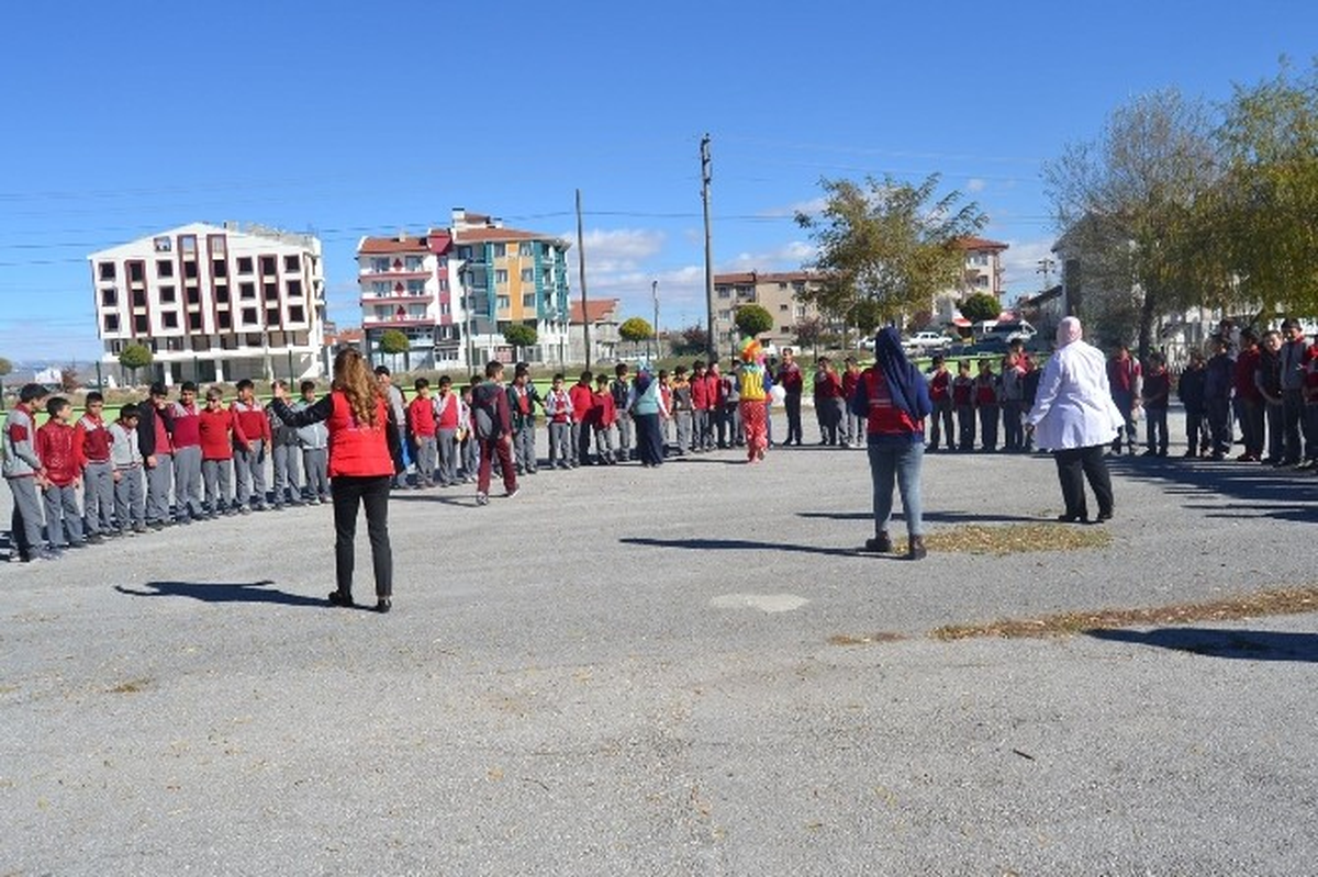 Gençlik Merkezi Gönüllüleri Çocuklara "Saygı " Konusu Anlattı