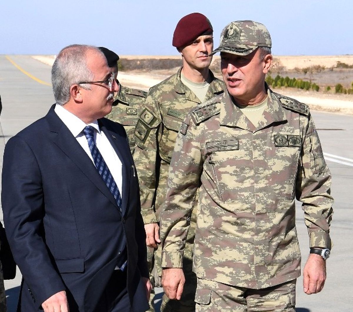 Genelkurmay Başkanı Akar, Şanlıurfa\'da Denetlemelerde Bulundu