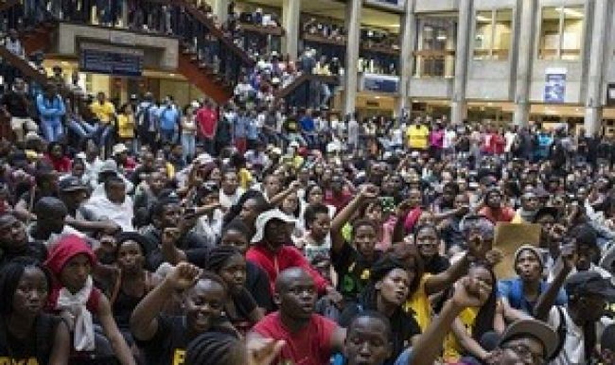Güney Afrika\'da Öğrencilerin Harç Zammı Protestosu