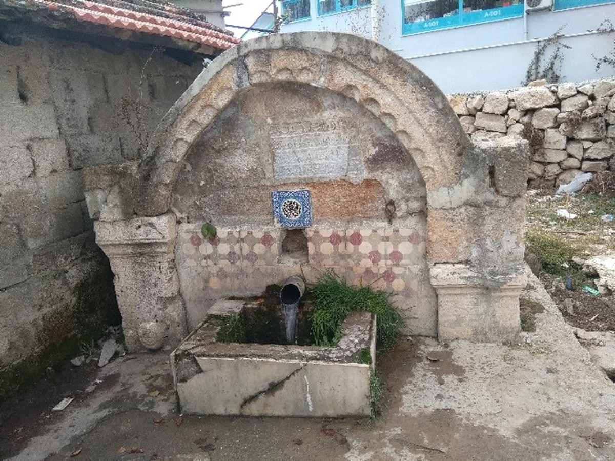 Hisarcık\'ta 166 Yıllık Tarihi Çeşme Bakımsızlıktan Dökülüyor