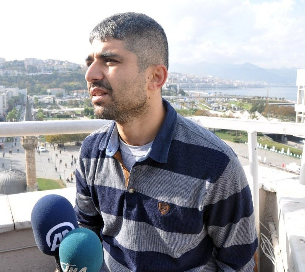 İntihar Girişiminde Bulunan Adamı Polis ve Gazeteciler İkna Etti
