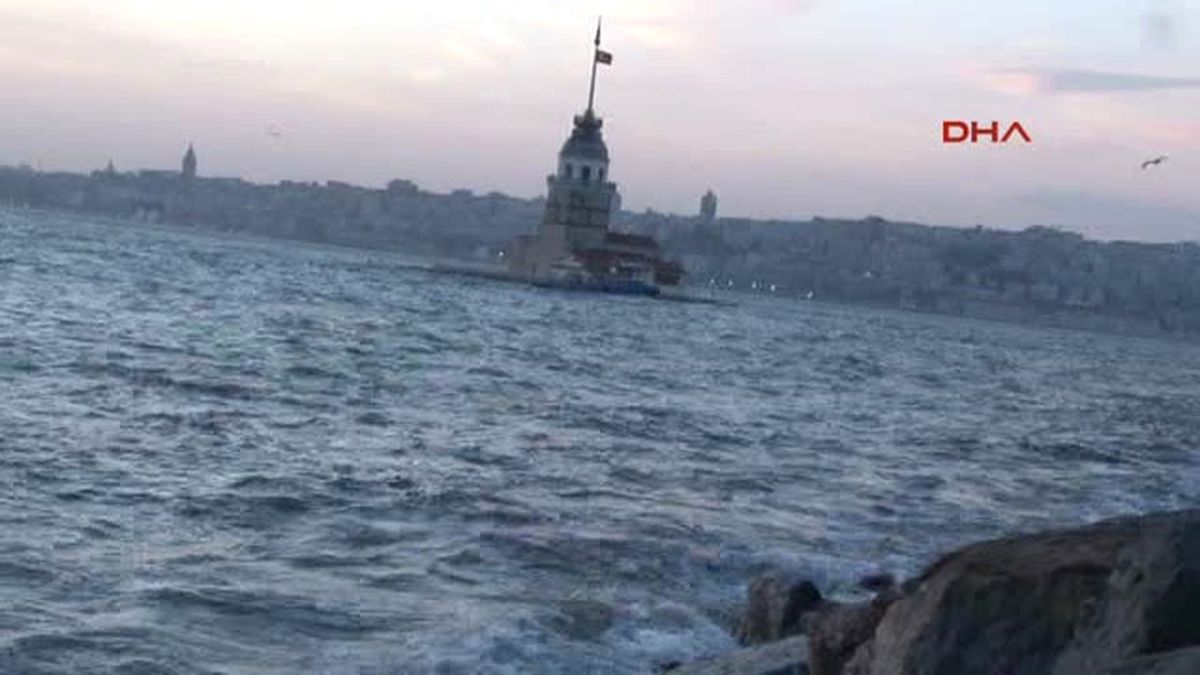Istanbul\'da Lodos Etkili Oluyor...