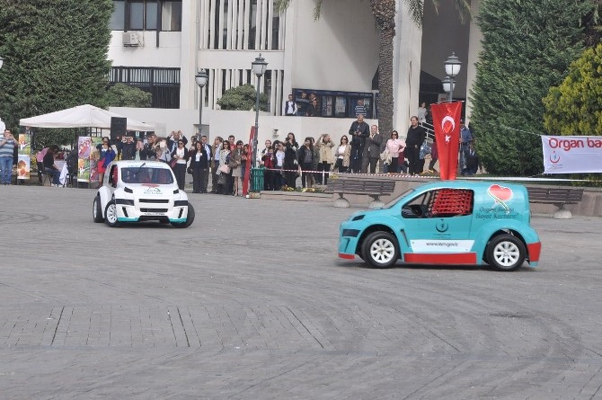 İzmir\'in Göbeğinde Organ Bağışı İçin Nefes Kesen Gösteri