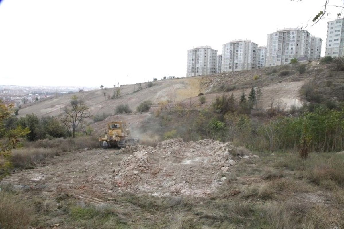 Karapınar\'da Molozlar Kaldırılmaya Devam Ediyor