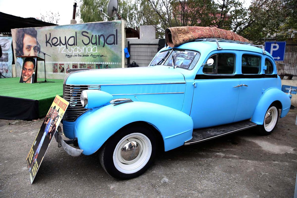 Kemal Sunal Mavi Boncuk'la Anıldı