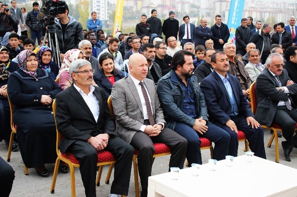 Kocasinan Belediyesi Beyazşehir Mahallesi\'nde Bin 250 Adet Fidanı Toprakla Buluşturdu