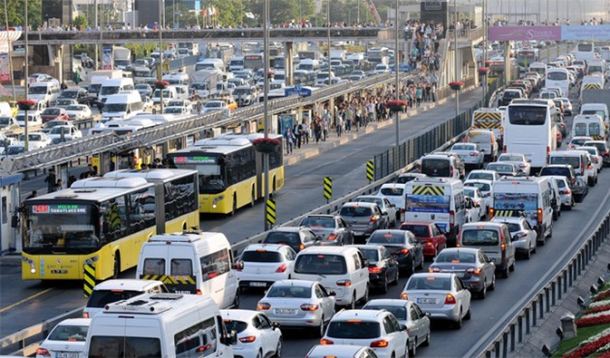 Köprü\'de Kaza Trafiği Felç Etti