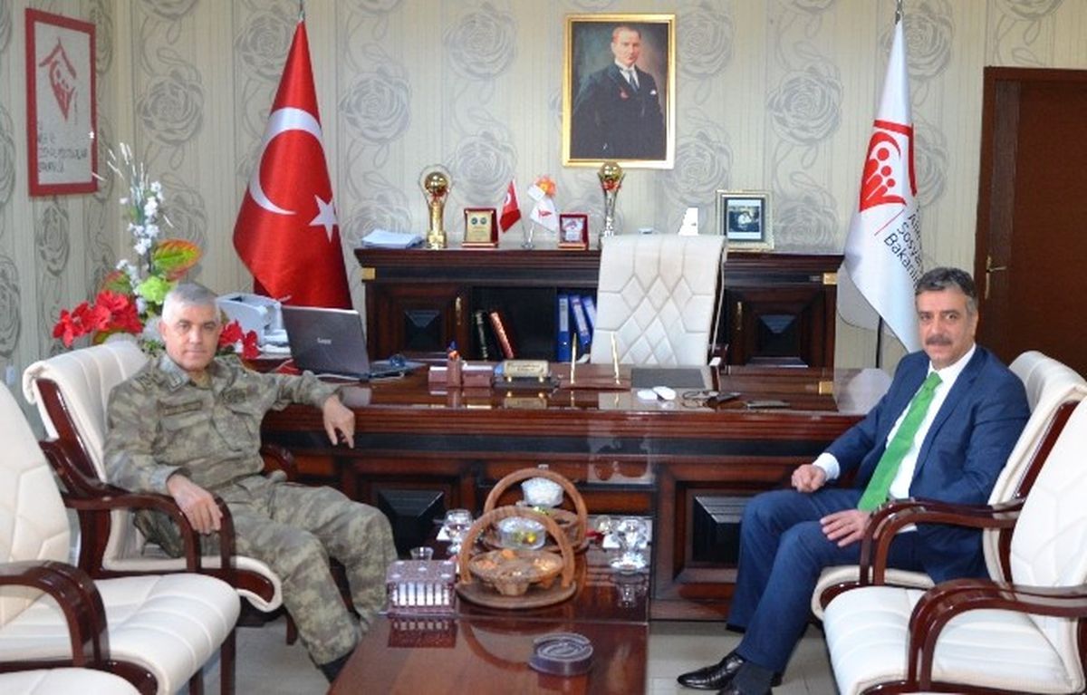 Korgeneral Çetin\'den Müdür Koç\'a Ziyaret