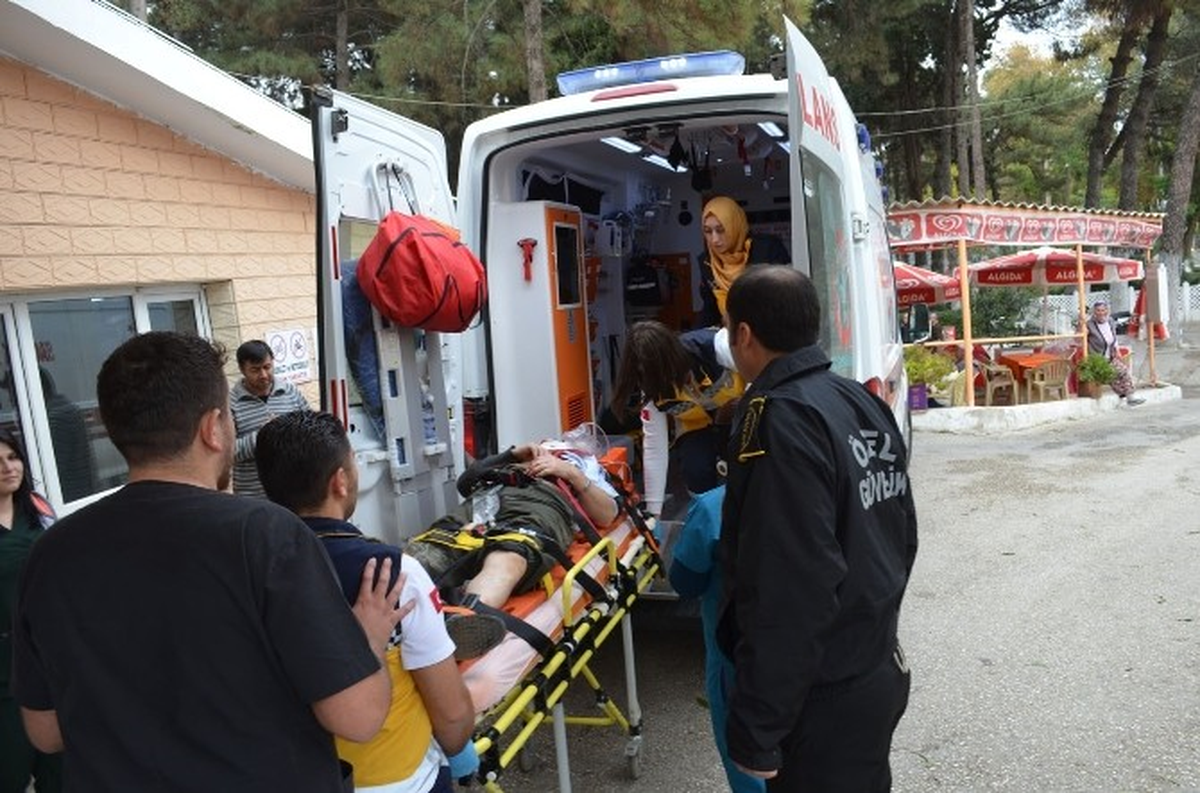 Manisa\'da Trafik Kazası: 1 Ölü, 1 Yaralı