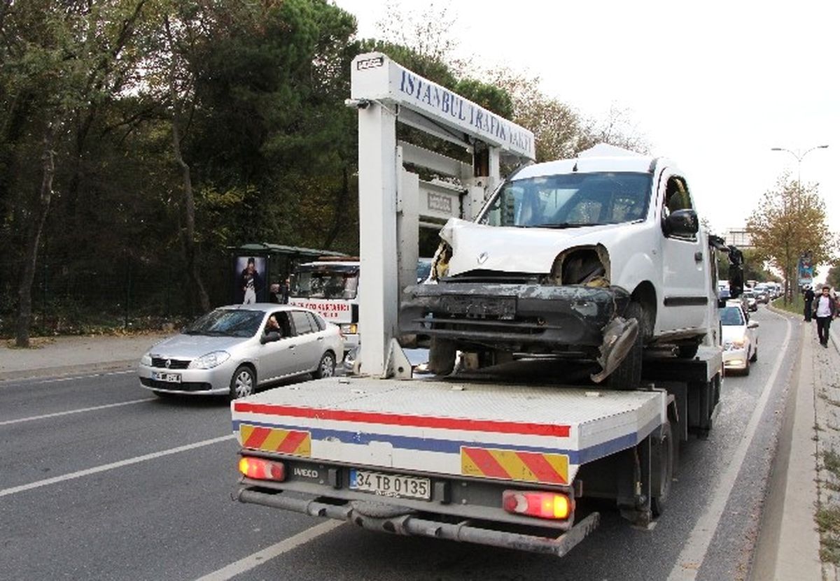 Maslak\'ta Trafik Kazası: 6 Yaralı