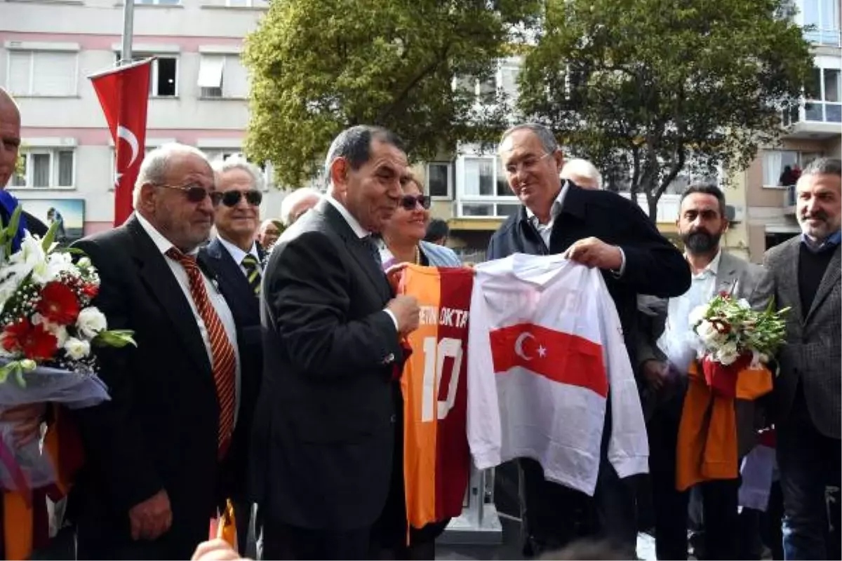 Metin Oktay\'ın Heykeli İzmir\'de, Adı Verilen Parkta Açıldı