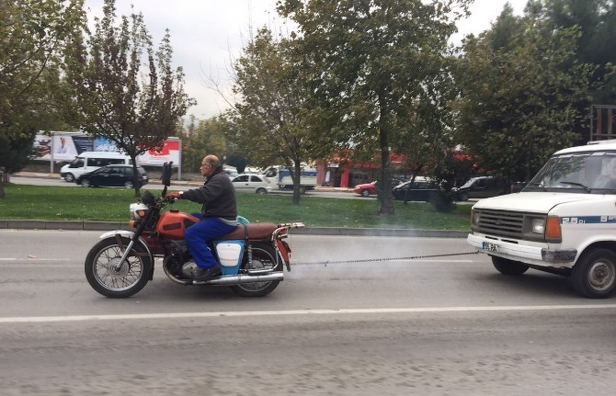 Motosiklet ile Kamyoneti Çekti