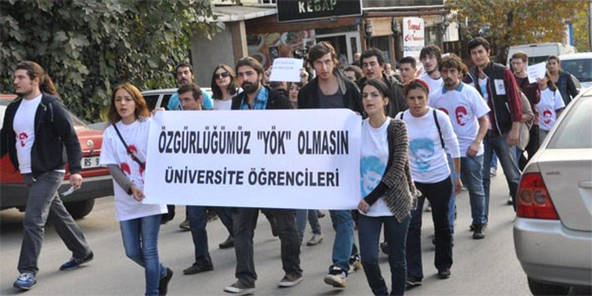 Öğrenciler YÖK\'ü Protesto Etti