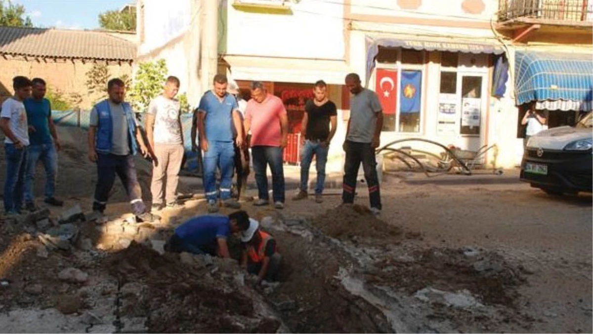 Pazarcının Çaktığı Çadır Kazığı Doğalgaz Borusunu Deldi