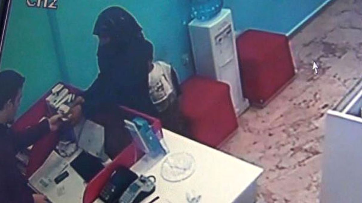 Polis Peçeli \'Tırnakçıyı" Arıyor