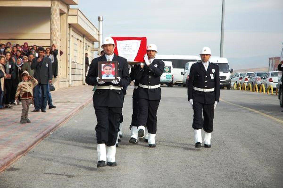 Şehit Oğlunu Polis Selamıyla Karşıladı (3)