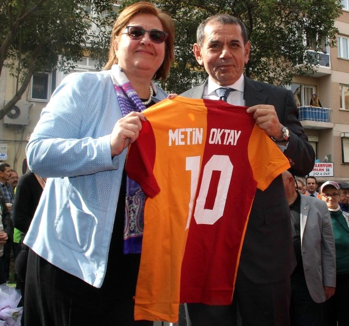 Taçsız Kral" İzmir\'de Yaşayacak