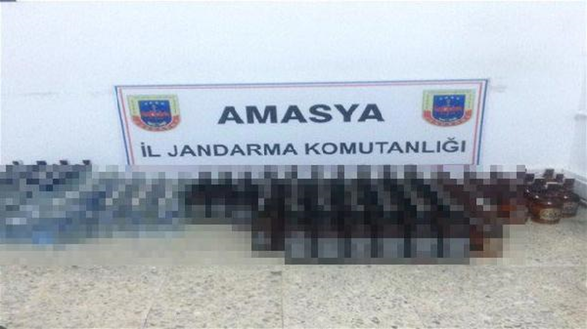 Takside 149 Şişe Kaçak İçki Ele Geçti
