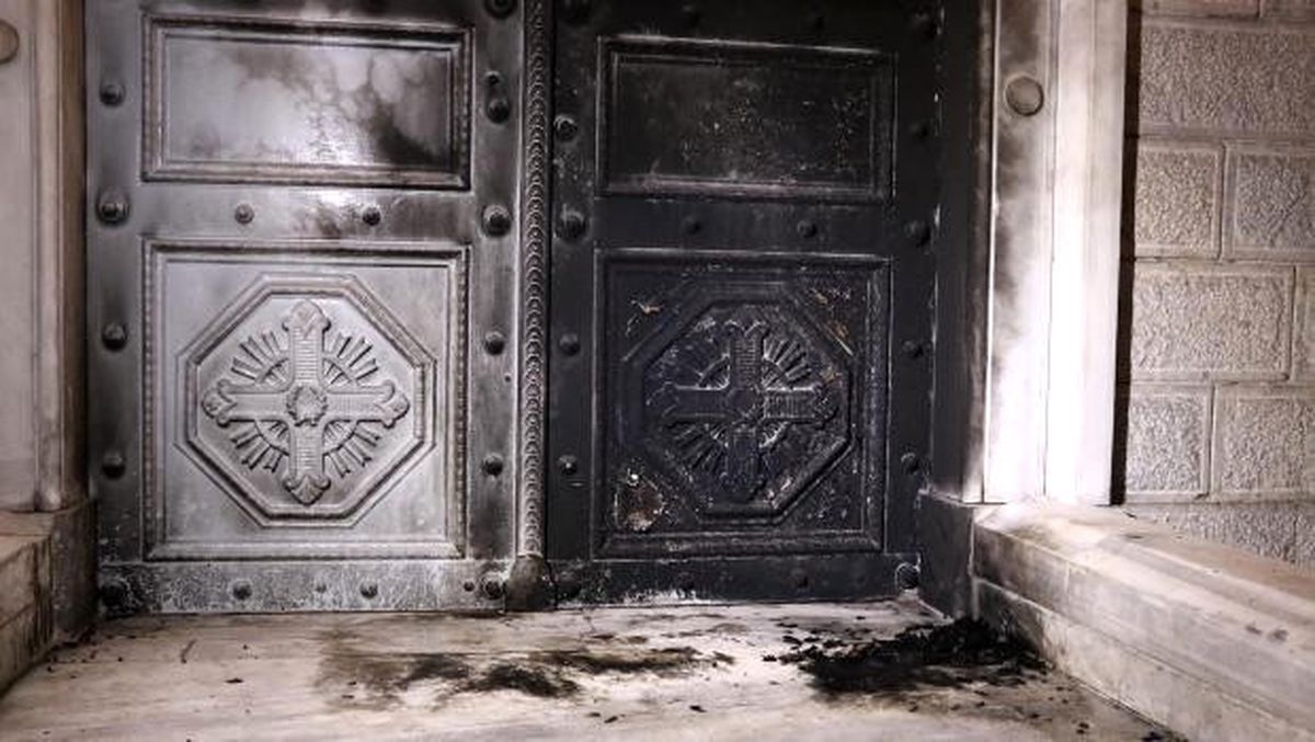 Ukrayna\'da İkinci Kilise Yangını