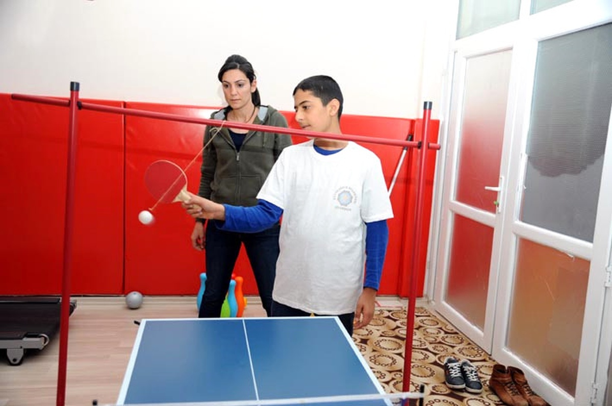 Üniversite Öğrencileri Otizmli Çocuklarla Spor Yaptı