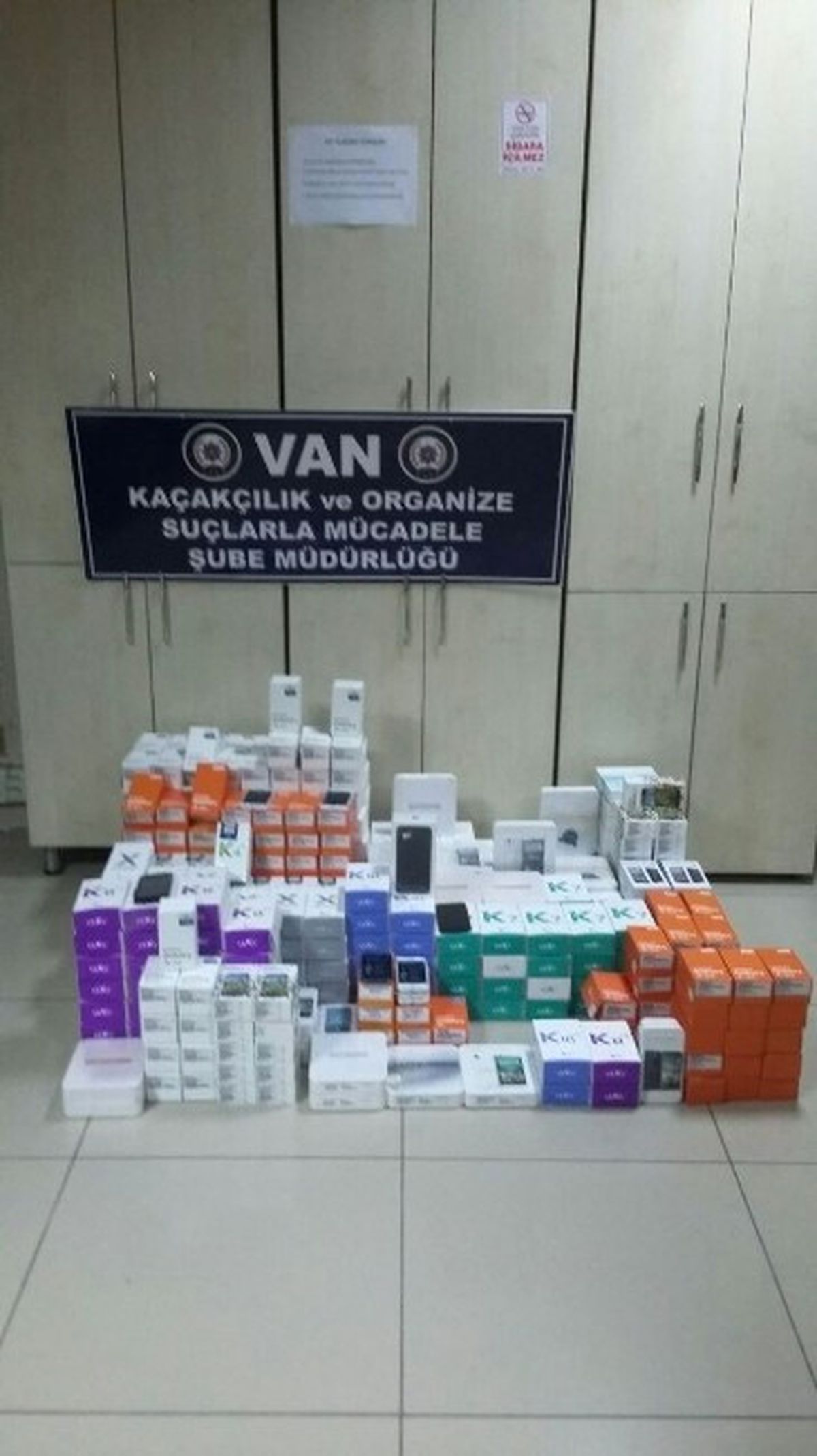 Van\'da Kaçak Cep Telefonu Operasyonu