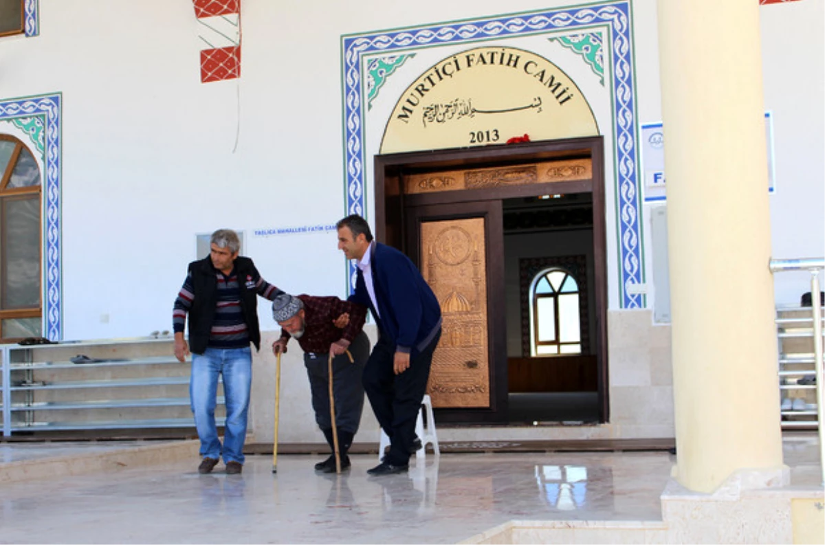 Abdullah Dedenin 15 Yıl Sonra Camide Namaz Kılma Sevinci