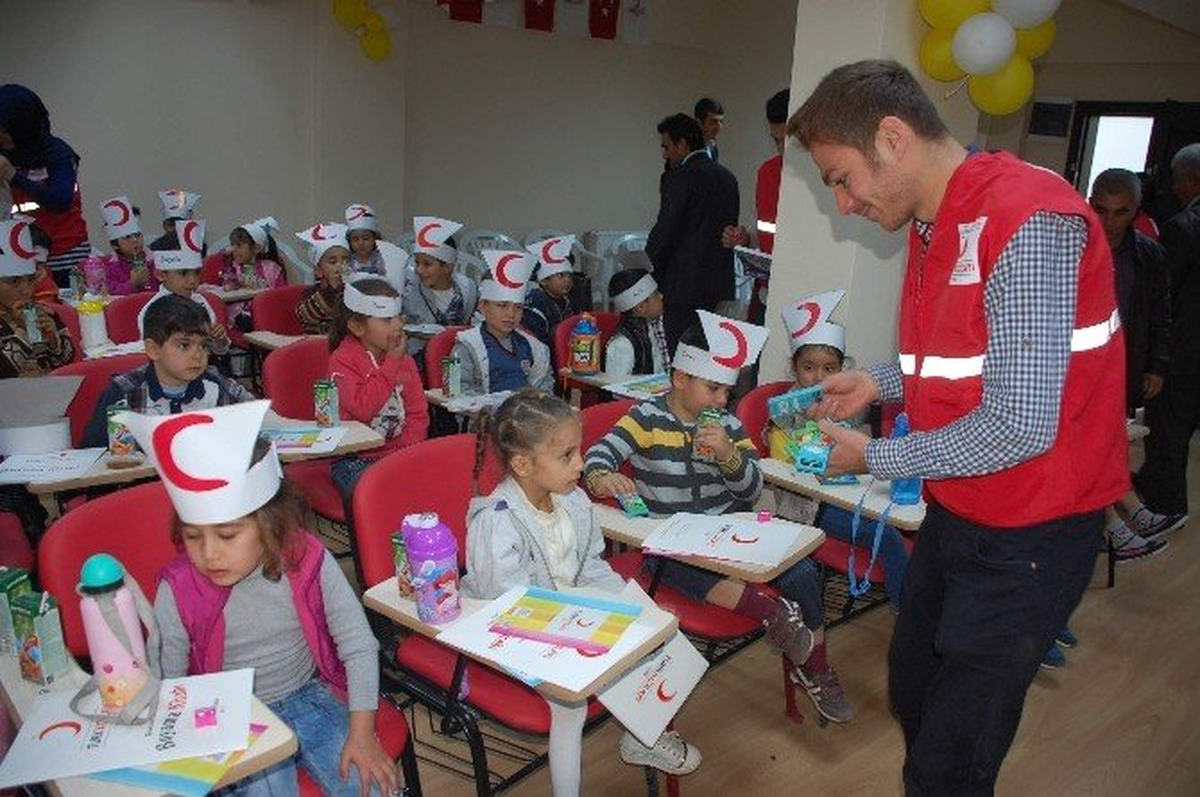 Anaokulu Öğrencileri Kızılay\'ı Ziyaret Etti