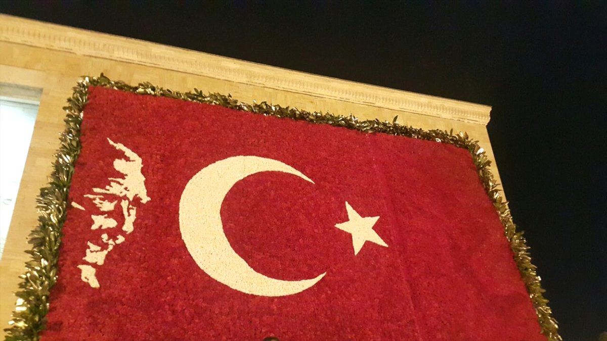 Anıtkabir 150 Bin Karanfille Süslenecek