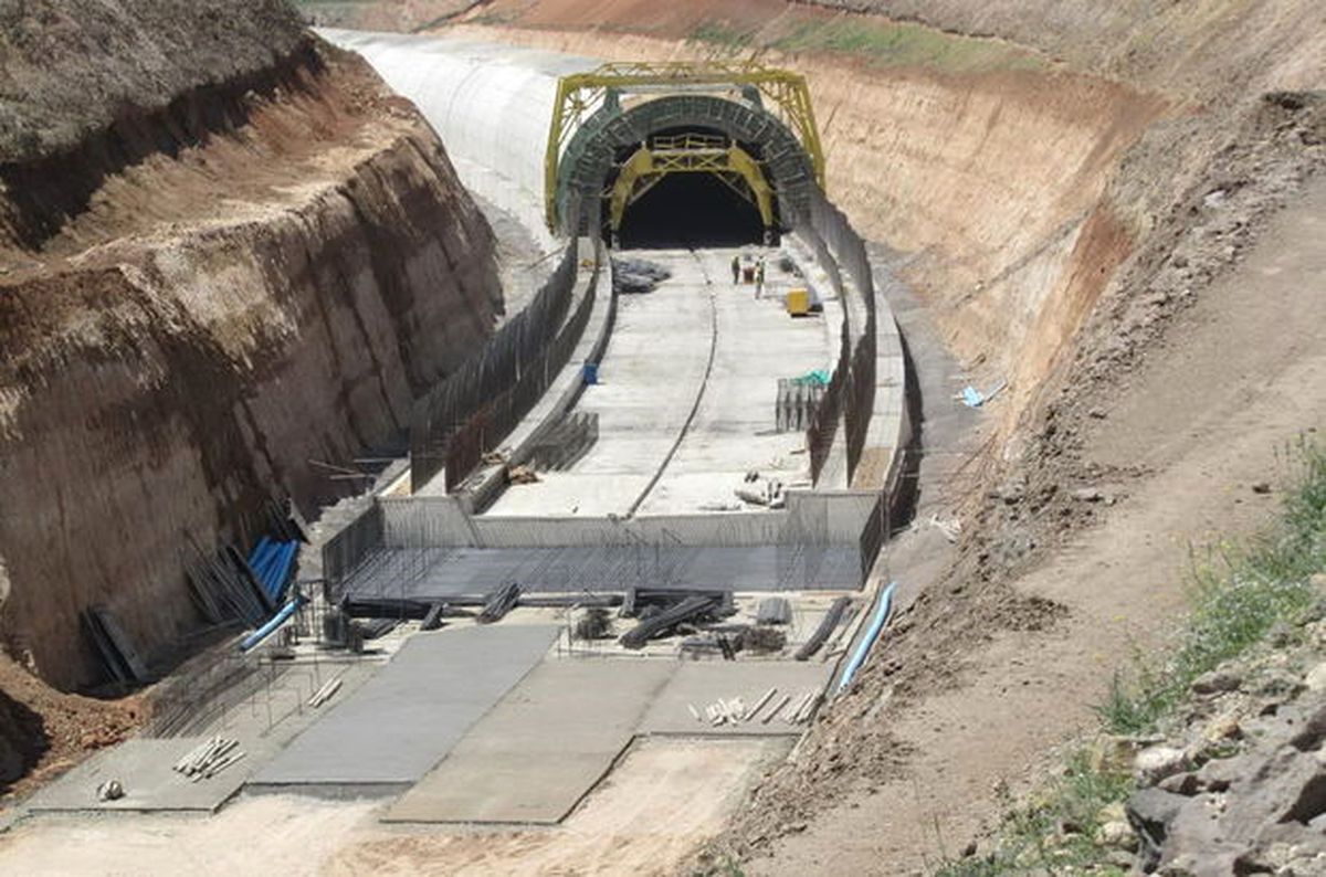 Bakü-Tiflis-Kars Demir Yolu Projesi'nde Test Sürüşleri Başlayacak