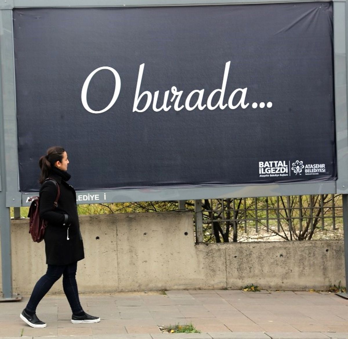 Ataşehir\'de Merak Uyandıran Afişler